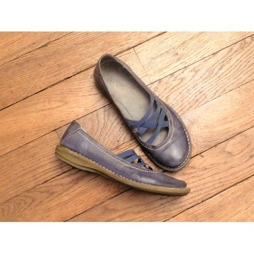 Chaussures Plates En Cuir Bleu Avec 4 Elastiques Croisés- Pointure 36