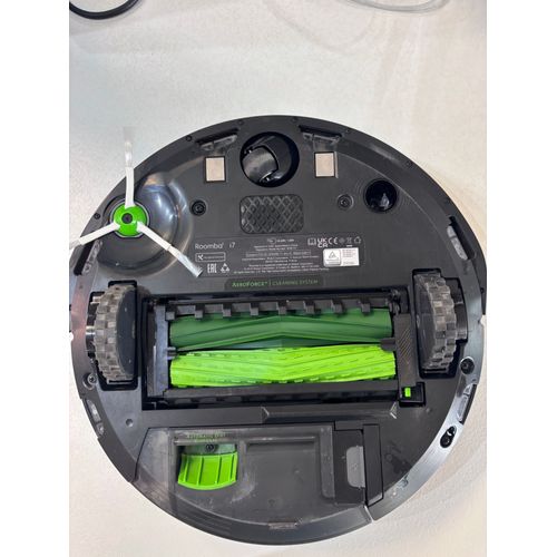 Robot aspirateur IRobot Roomba i7+ et robot laveur Braava Jet