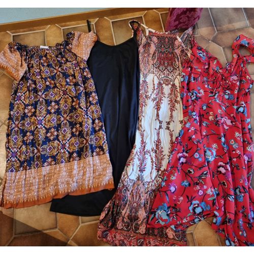 Lot De 4 Robes Noire/Bleue/Blanche/Rouge Pour Femme Taille 40