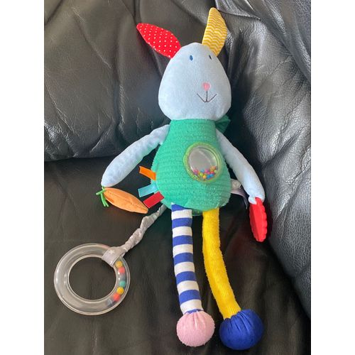 Peluche lapin bleu vert jaune bleu et blanc rayé musicale Léandre Oxybul 40cm