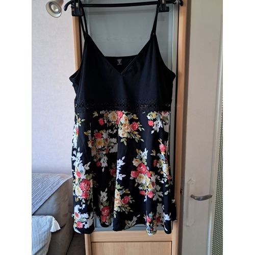 Robe Neuve Taille 42-44 Noir Floral Crochet