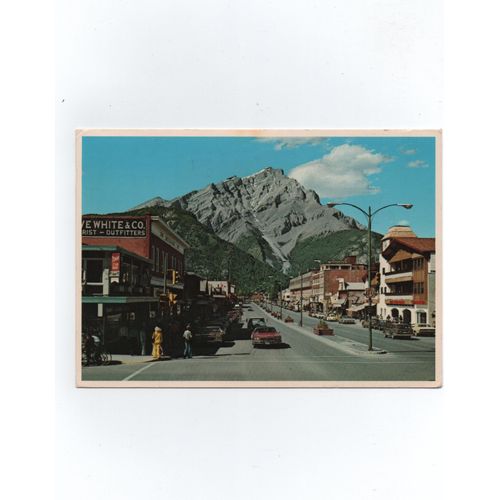 Banff - Alberta - (Canada) . Banff Avenue - Carte Fin Années 70.