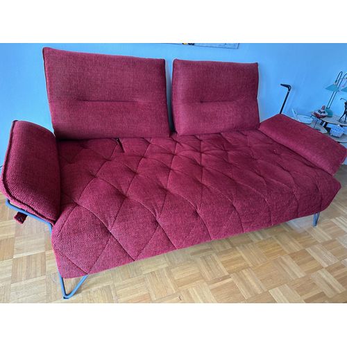 Vends Canapé 3 Places En Tissu Rouge Foncé - Système Avance/Recul -Dimension L 218 X. H 95 X P 106 - Excellent État Prix D Achat 2700 Vendu À 950 Euros - Pas De Livraison Emporté De Strasbourg