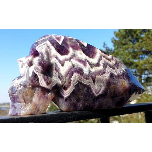 Crâne De Cristal Sculpté En Dream Chevron Améthyste Naturelle De 17.5 Cm