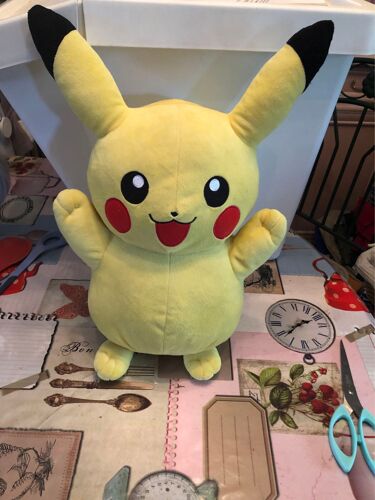 Grande Peluche Pikachu Pokémon Tomy 48 Cm
