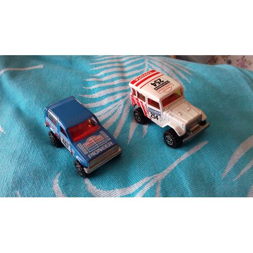 Voiture "MAJORETTE" : Lot de 2 voitures "FORD BRONCO ET TOYOTA LAND CRUISER"  Rallye Paris Dakar des années 1980's