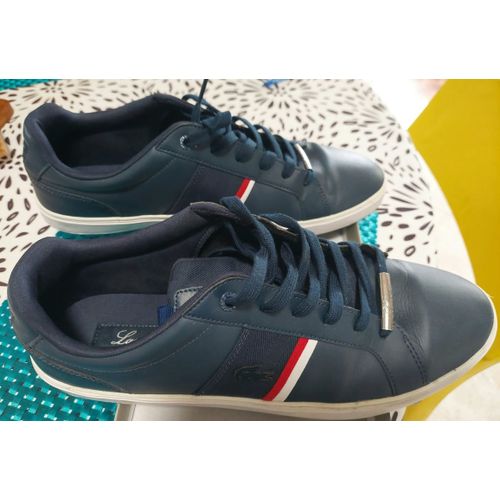 Baskets Basses Marque Lacoste, Couleur Bleu Marine, Avec Logo Et 1 Petite Bande Rouge Et Blanche, Homme, Taille 44,5 (Uk 10)