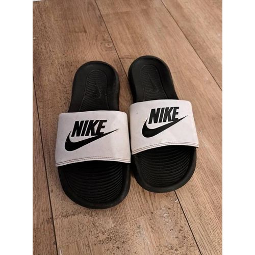 Mules Nike Chaussures Claquettes Sandales Homme Femme Blanc Et Noir 38.5 Peu Porté Envoi Rapide Et Soigné