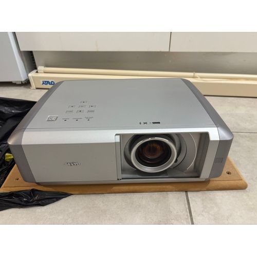 Vidéo projecteur SANYO PLV-Z4