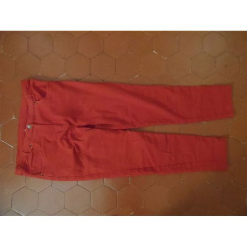 Pantalon 3/4 Rouge Peau De Pêche Blanche Porte