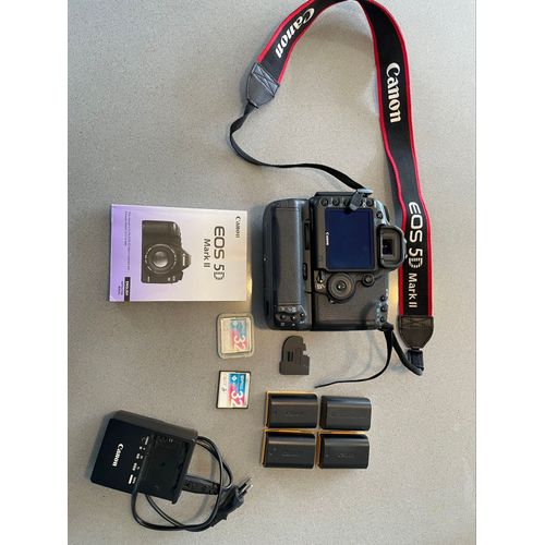 Canon 5D Mark ll 21.1 mpix + Batterie Grip, 4 batteries et le chargeur