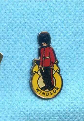 Rare Pins Garde Anglais Windsor Z223