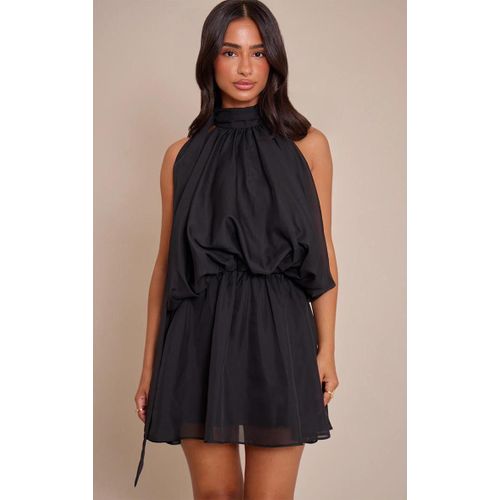 Petite Robe Noire Volantée À Col Montant Et Détail Foulard, Noir
