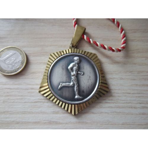 Médaille Récompense Sportive Athlétisme 41 Grs (Centre Argenté..Pourtour "Or")