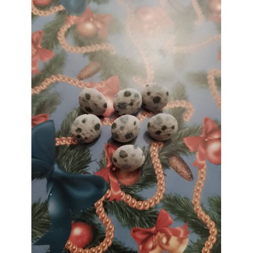 Lot De 7 Boutons Bleus Clairs Tachetés À 1 Trou 1 Cm En Plastique Et Tissu Vintage.
