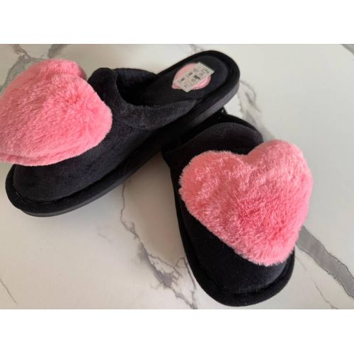 Pantoufles Pour Femmes Fabriqué À Partir De Matériaux Ultra-Doux Pour Un Confort Exceptionnel - L¿Adorable Décoration En Forme De C?ur Ajoute Une Touche Unique .