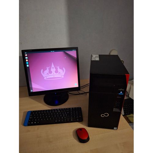 Fujitsu Esprimo p557/e85+ Intel Core i3-7100 - Ram 8 Go - DD 500 Go