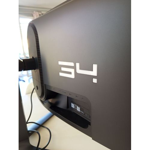 Alienware AW3423DWF 34" WQHD (3440x1440) 21:9 1800R Écran PC Gaming Incurvé, 165Hz, QD OLED, 0.1ms, AMD FreeSync Premium Pro, 99.3% DCI-P3, HDR400, 2x DisplayPort, 1x HDMI, 5x USB, Garantie 3 ans
