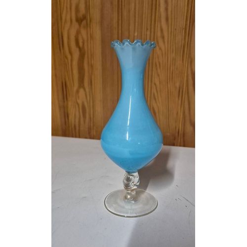 Vase ancien en opaline bleue  17 cm vintage soliflore