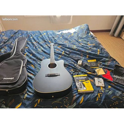 Vend Guitare Marque Donner, Très Peu Servi, Avec Accessoires Et Livre