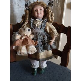 POUPEE ANCIENNE DANS son coffret EUR 180,00