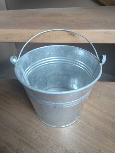 Seau métallique pour décoration