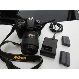 Camera Nikon D7500 reflex 20.9 mpix + 2 batterie original + chargeur, objectif Nikon DX VR 18-300 mm. 1:3.5-6.3 G