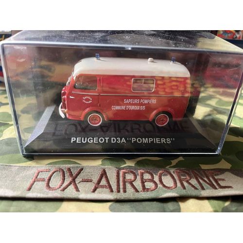 Camion Peugeot D3a Sapeurs Pompiers 1/43eme Des Editions Atlas Dans Sa Vitrine-Editions Atlas