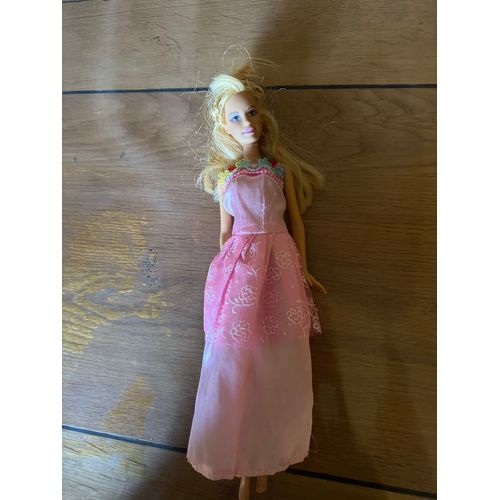 Poupée Barbie robe rose