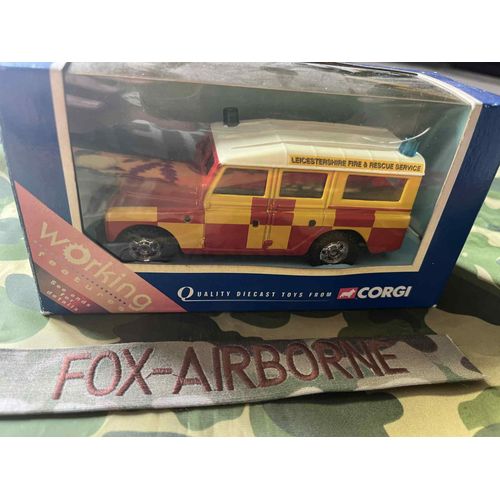 Vehicule Land Rover Leicestershire Fire £ Rescue Service 1 /43eme De La Marque Corgi Dans Sa Boite D'Origine