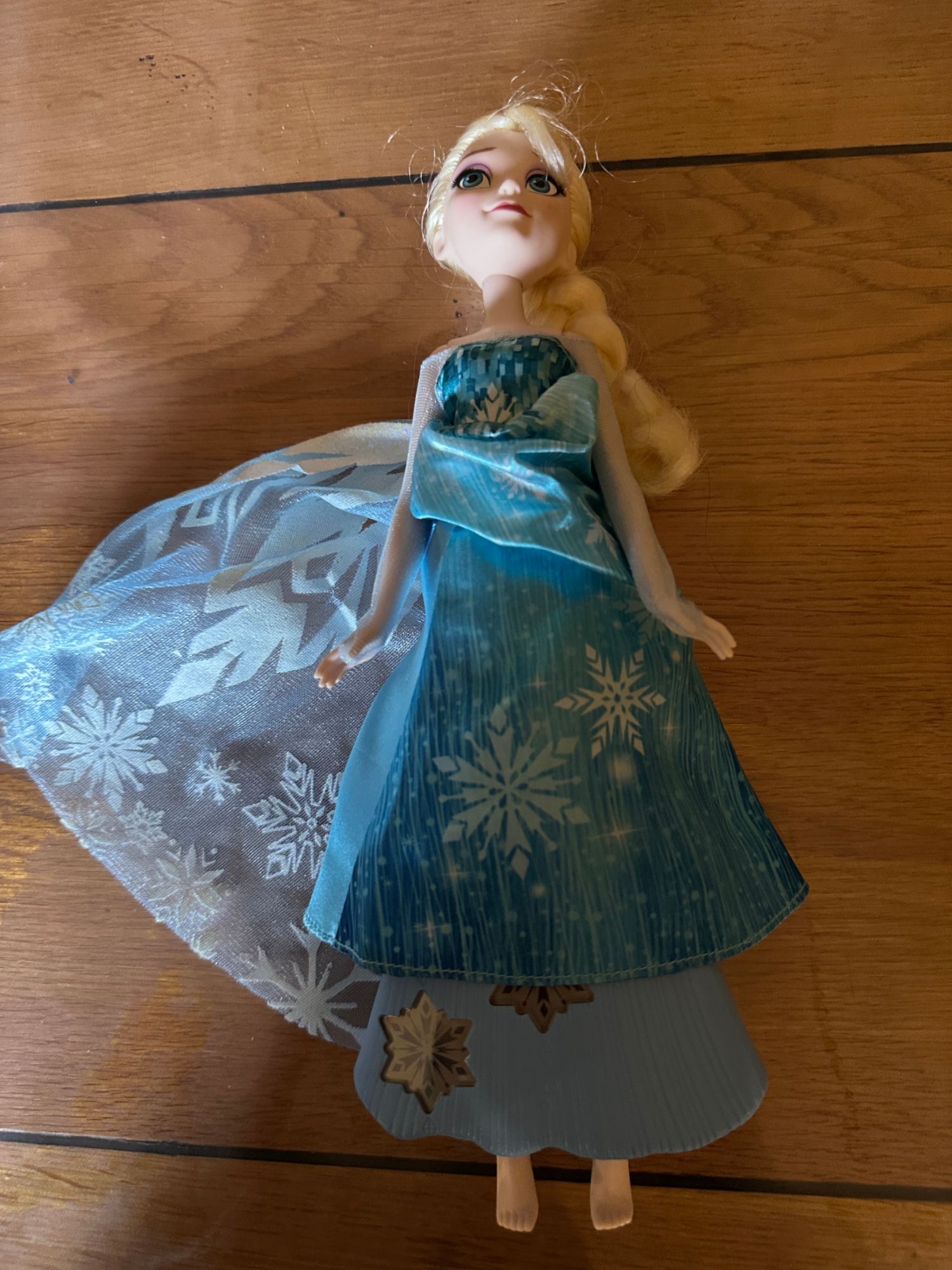 Poupée Disney Elsa la Reine des neiges robe étoiles
