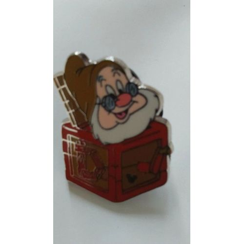 Pins Disney Disneyland Usa Nain Prof Dans Un Cube