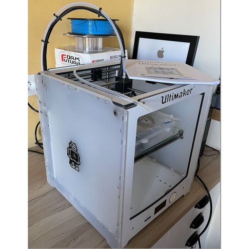 Imprimante 3D Ultimaker 2 occasion incluant plusieurs bobines de filaments