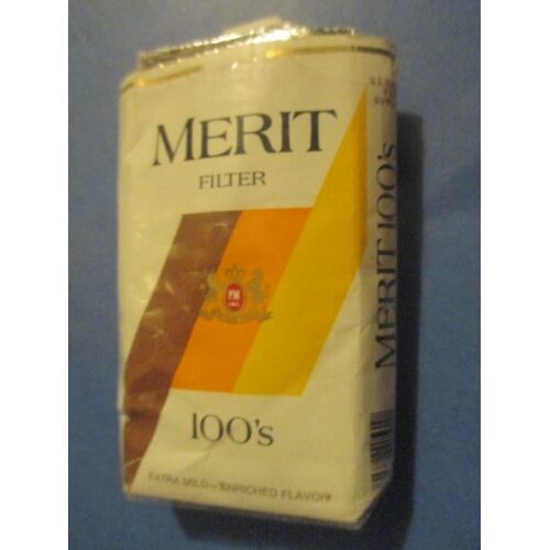 Paquet De Cigarettes Vide Merit Filter 100's - Souple
