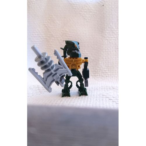 LEGO BIONICLE mini Figurine : réf bio001 piraka zaktan avec arme