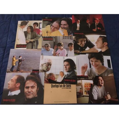 Quelqu'un De Bien - Jeu De 10 Photos D'exploitation Cinématographique - Format 21x28 Cm - Un Film De Patrick Timsit Avec José Garcia, Marianne Denicourt, Elise Tielrooy, Gérard Rinaldi - Année 2002