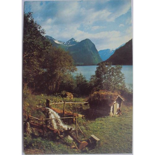 Norvège.. Gammelt Kvernhus . Cabane Au Bord D'un Fjord .