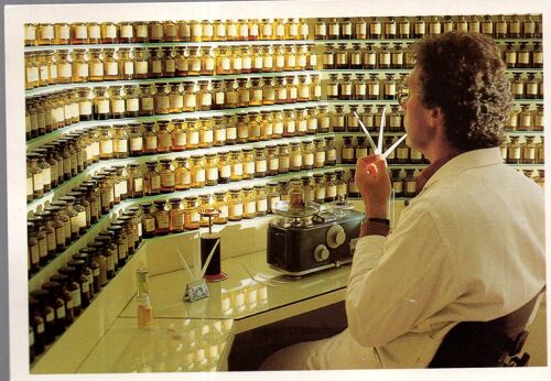 Carte Postale De Grasse (Alpes Maritimes) La Gamme De Parfums Fragonard