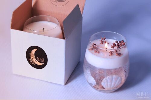 UN GRAND FORMAT POUR UN EXTRAORDINAIRE TEMPS DE COMBUSTION ¿ 480g. Profitez d¿une expérience sensorielle jusqu¿à 80 heures ! Formulée à partir de cire incolore et de cire de soja naturelle, sans parab