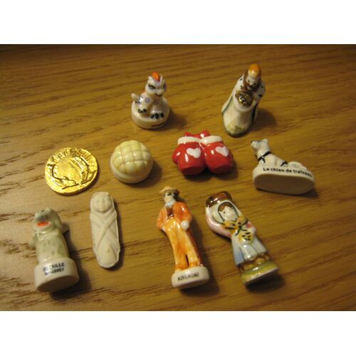 Lot De 10 Fèves Variées Tbe Lot10