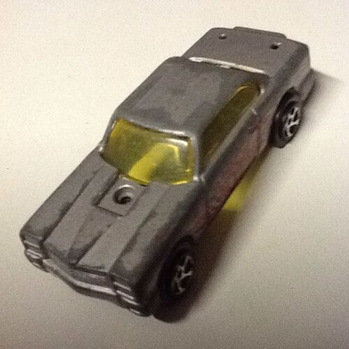 Petite Voiture Coupe Grise 1/60