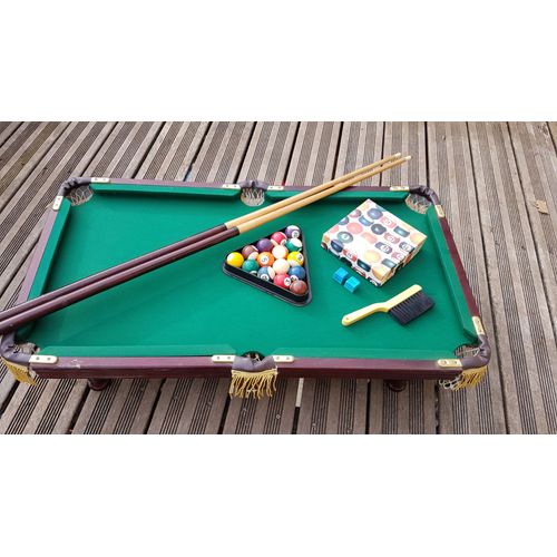 Grand billard de table en bois avec accessoires