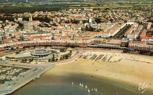Cpa Milieu Xx Eme Siecle - N° 7257 Royan - 17 - Charente Maritime Vue Generale Sur Le Casino - L'eglise Et Le Centre De La Ville - Carte Ecrite Des Editions Chatagneau