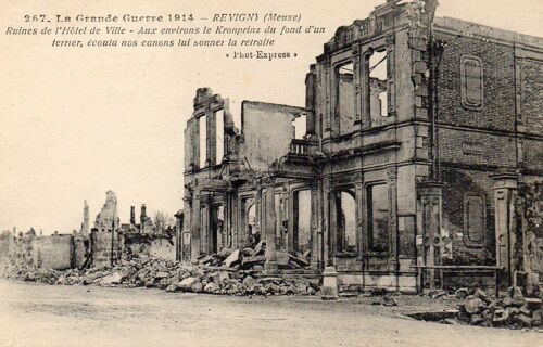 Carte Postale Ancienne - 267 - La Grande Guerre 1914 - Revigny (Meuse) - Ruines De L'hôtel De Ville - Aux Environs Le Kronprinz Du Fond D'un Terrier, Écouta Nos Canons Lui Sonner La Retraite