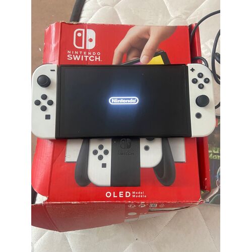 Switch Oled + 2 Jeux (Mario Kart 8 Deluxe Et Luigi’S Mansion 3)