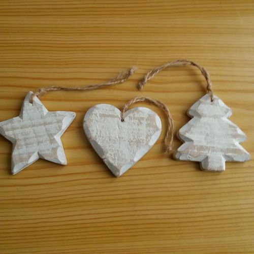 3 pendentifs décoratifs en bois