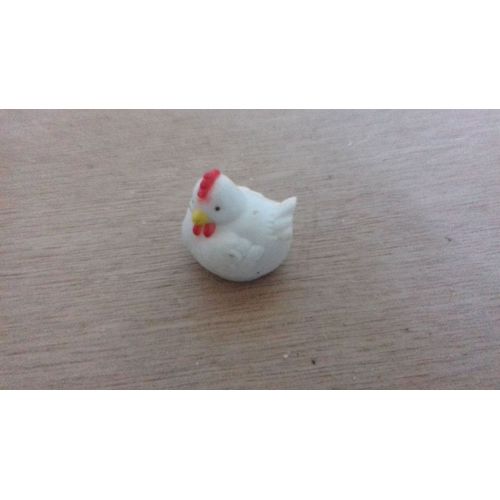 Poule En Plastique