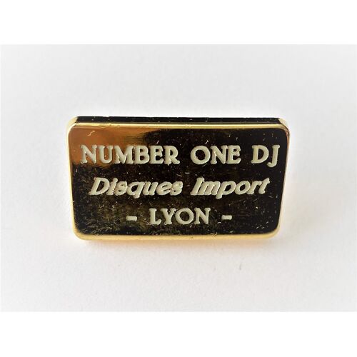 Pins Musique Number One Djdisques Import Lyon ( Doré )