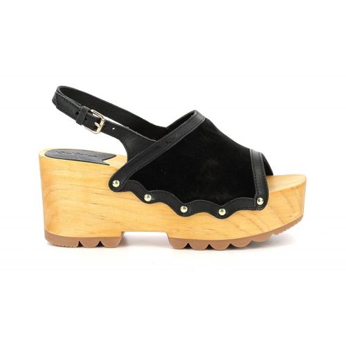 Kick Wedge Wood