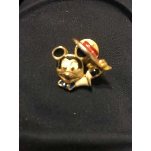 Pin S Mickey - Mickey Mouse - Mickey Saluant Avec Un Chapeau - Disney - Annees 90